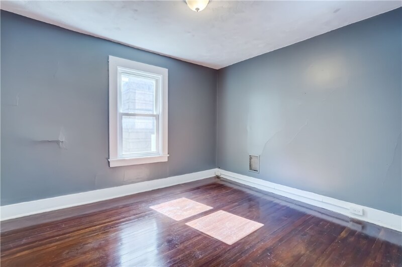 Building Photo - 223-225-225 Rosewood Terrace