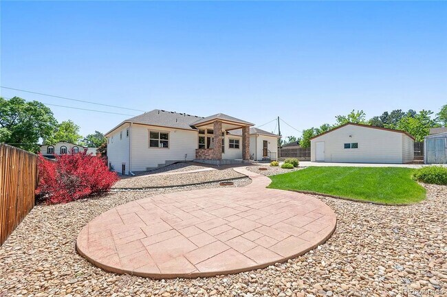 Building Photo - Amazing, Large & Beautiful Lakewood Home A...