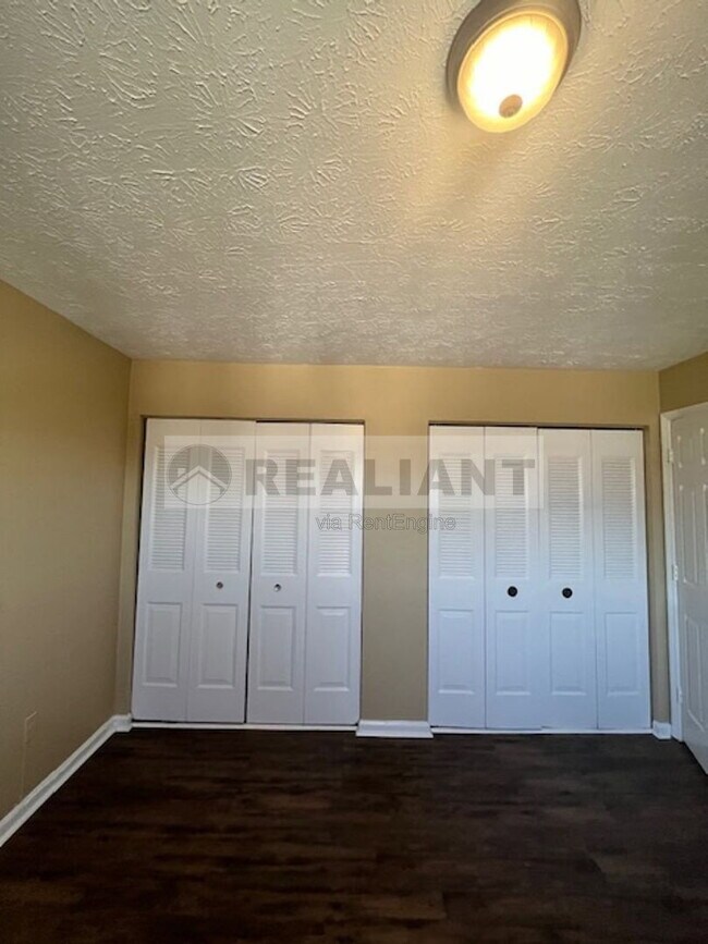 Building Photo - 1646 Foxhaven Dr