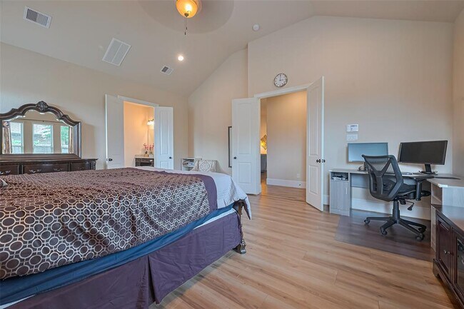 Building Photo - 25618 British Pine court