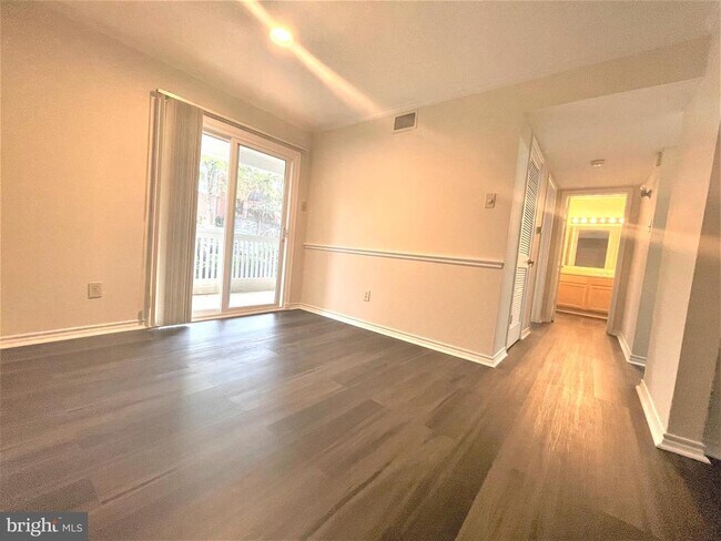Building Photo - 1505 Lincoln Way