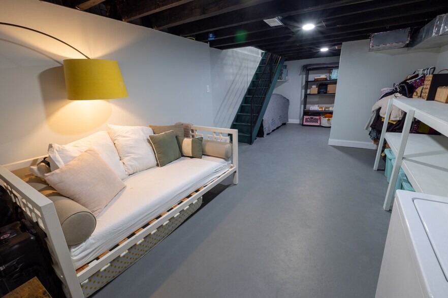 Building Photo - 1828 Hoffman St