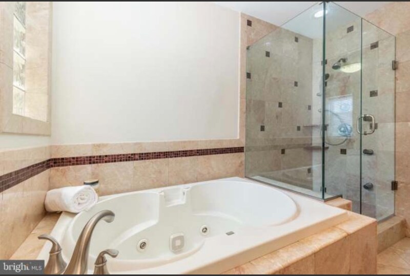 Building Photo - 1318 Dickinson St