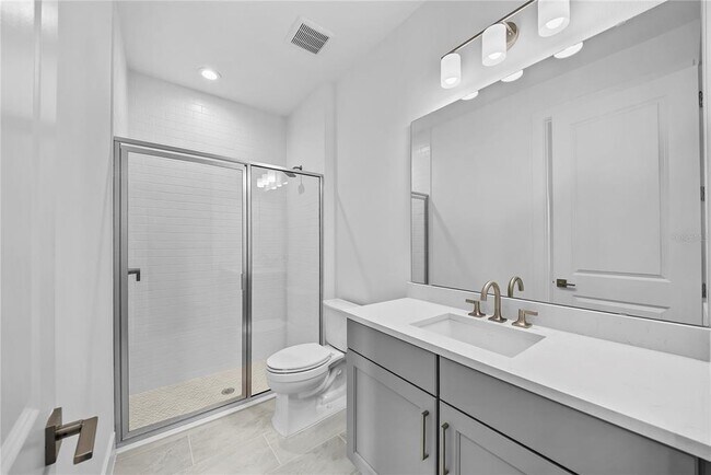 Building Photo - 1856 Crowncrest Dr