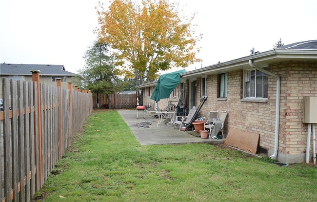 Building Photo - 2217 F St SE