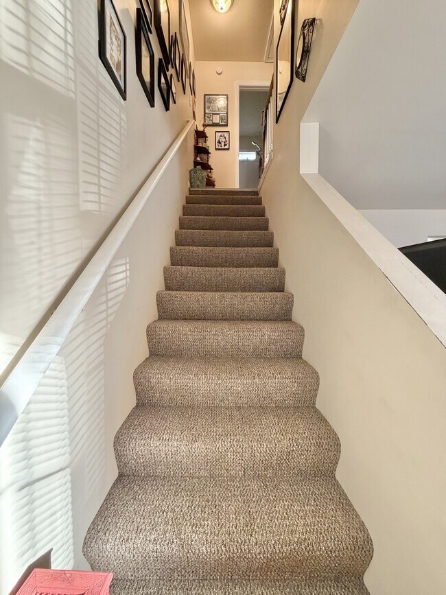 Building Photo - 305 Lake St