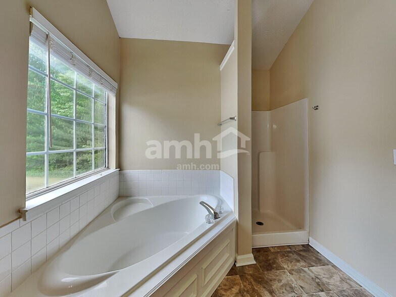 Building Photo - 233 Biltmore Way