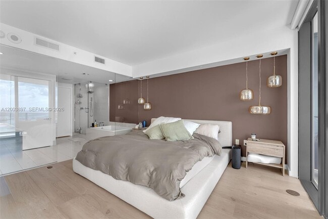 Building Photo - 650 NE 32nd St