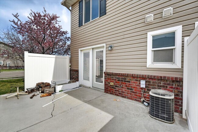 Building Photo - Must-See Apartment in Pheasant Ridge  Pocatello!