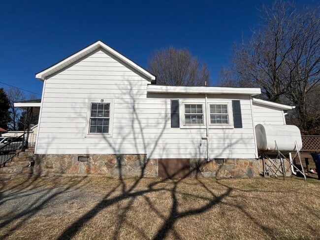 Building Photo - One Level Living with Central Air