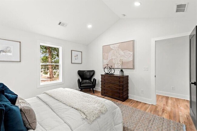 Building Photo - 1552 N Ellington St SE