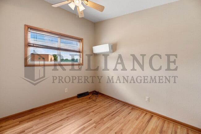 Building Photo - 533 S Westview Dr