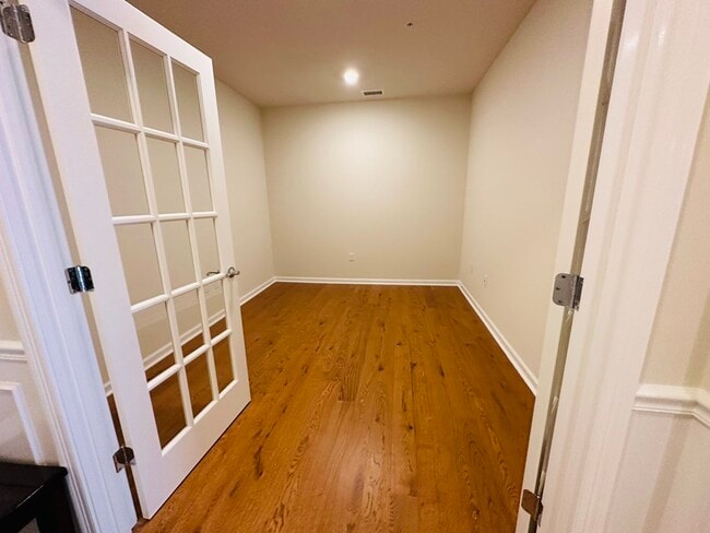 Building Photo - 1204 Peter's Farm Way