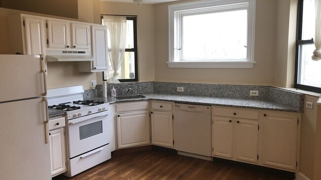 Building Photo - 811 N Van Buren St