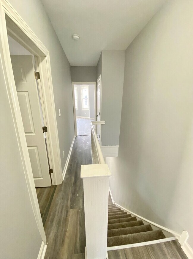 Building Photo - 1000 N 66th St