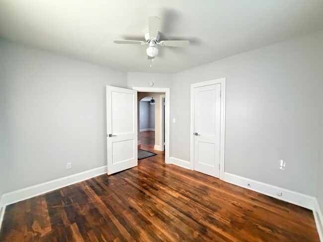 Building Photo - 104 Sycamore St