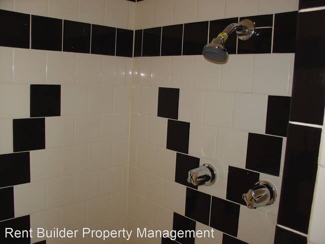 Building Photo - 9801 Snow Heights Blvd NE