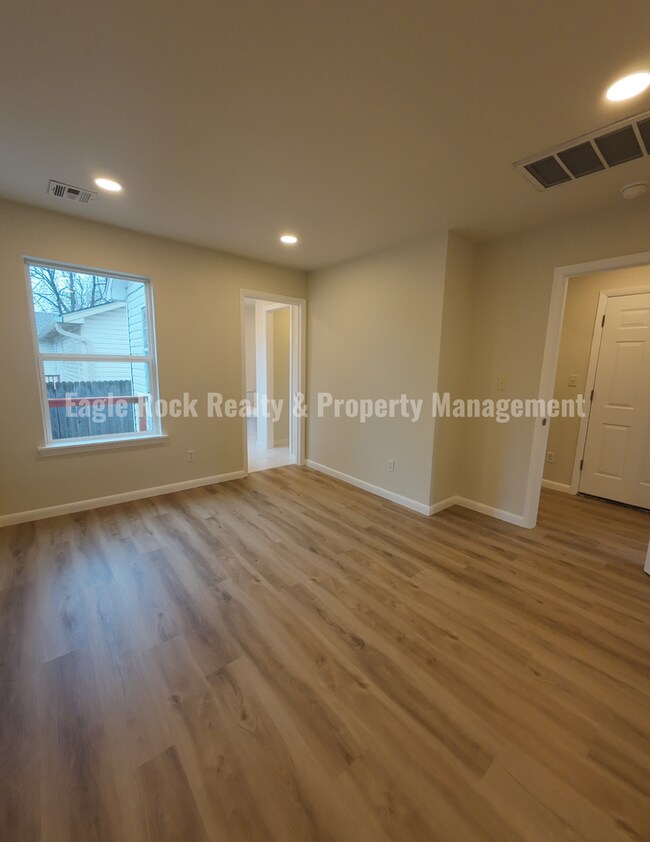 Building Photo - 1369 E 67th St
