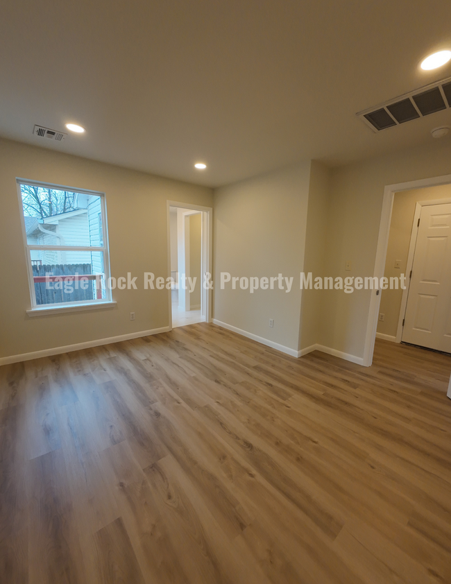 Building Photo - Newly Renovated South Tulsa Home for Rent ...