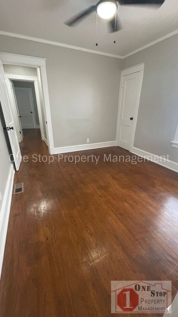Building Photo - 3 Bedroom 1.5 Bathroom home in Kansas City!