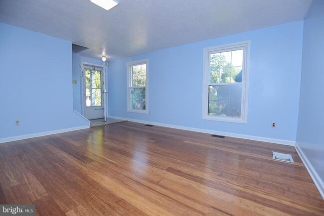 Building Photo - 4328 Hallfield Manor Dr