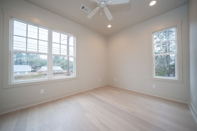 Building Photo - 3BR/3BA For Rent