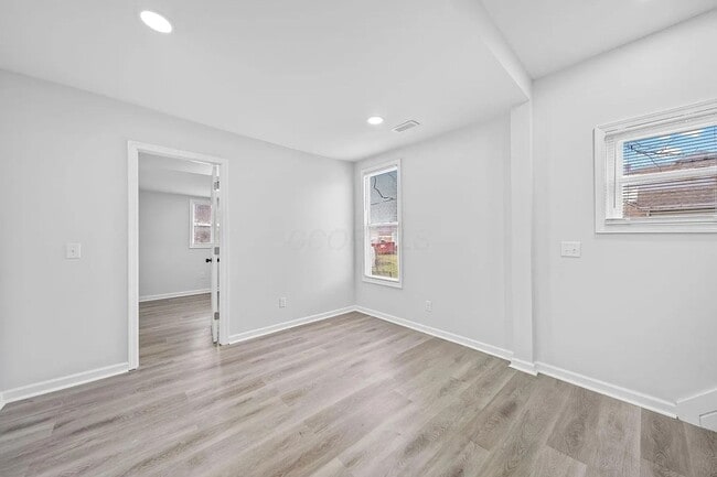 Building Photo - Fully Renovated 3BR/3BA Home with Quartz Finishes Near Easton - Move in Ready!