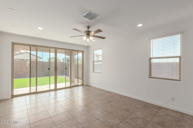 Building Photo - 9239 W Sells Dr