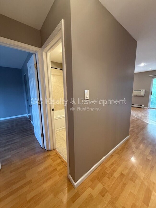 Building Photo - 834 College Blvd