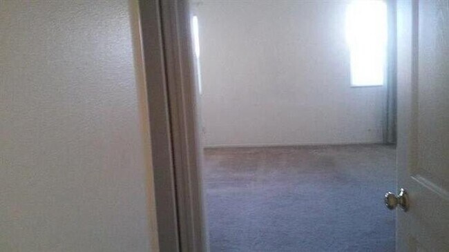 Building Photo - 3 bedroom in Victorville CA 92394