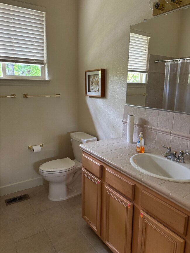 Building Photo - 6615 Aston Cir