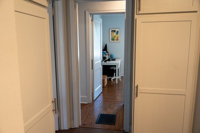 Building Photo - Normaltown home, a Charming 3 bedroom/ 2 bathroom Home Close to UGA and Hospitals!