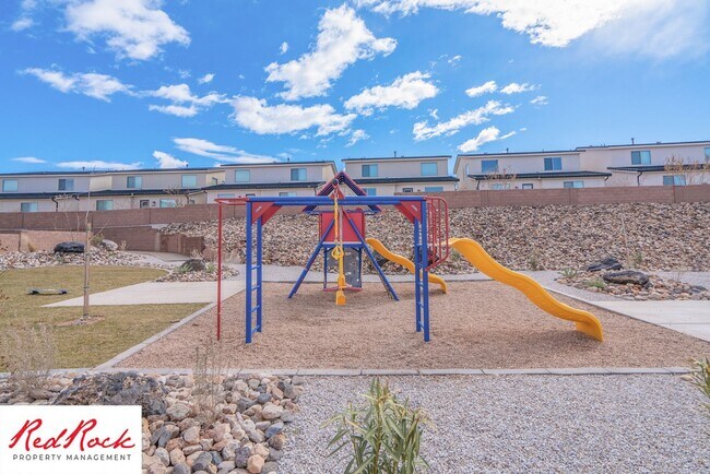 Building Photo - Innovative Design! 4 Bedroom Home in the Beautiful Desert Playa Community