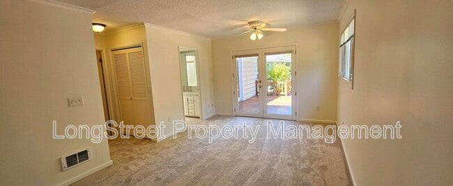 Building Photo - 6910 SW 11th Dr