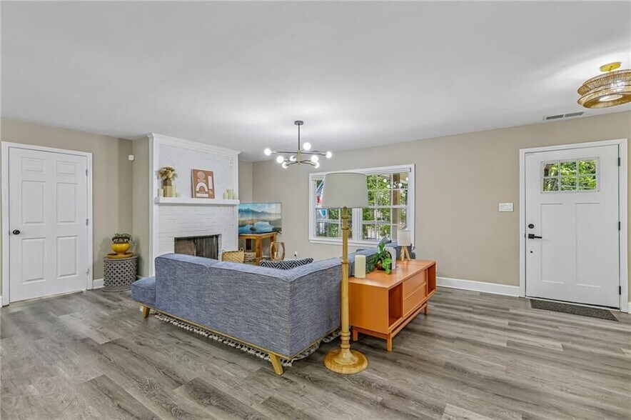 Building Photo - 3898 Skidmore Dr