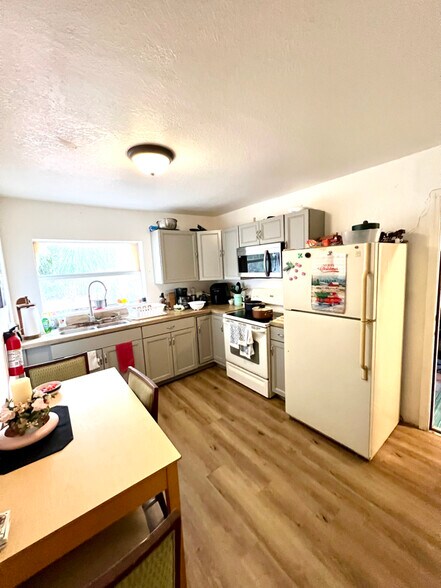 Building Photo - 12116 Lamont Dr