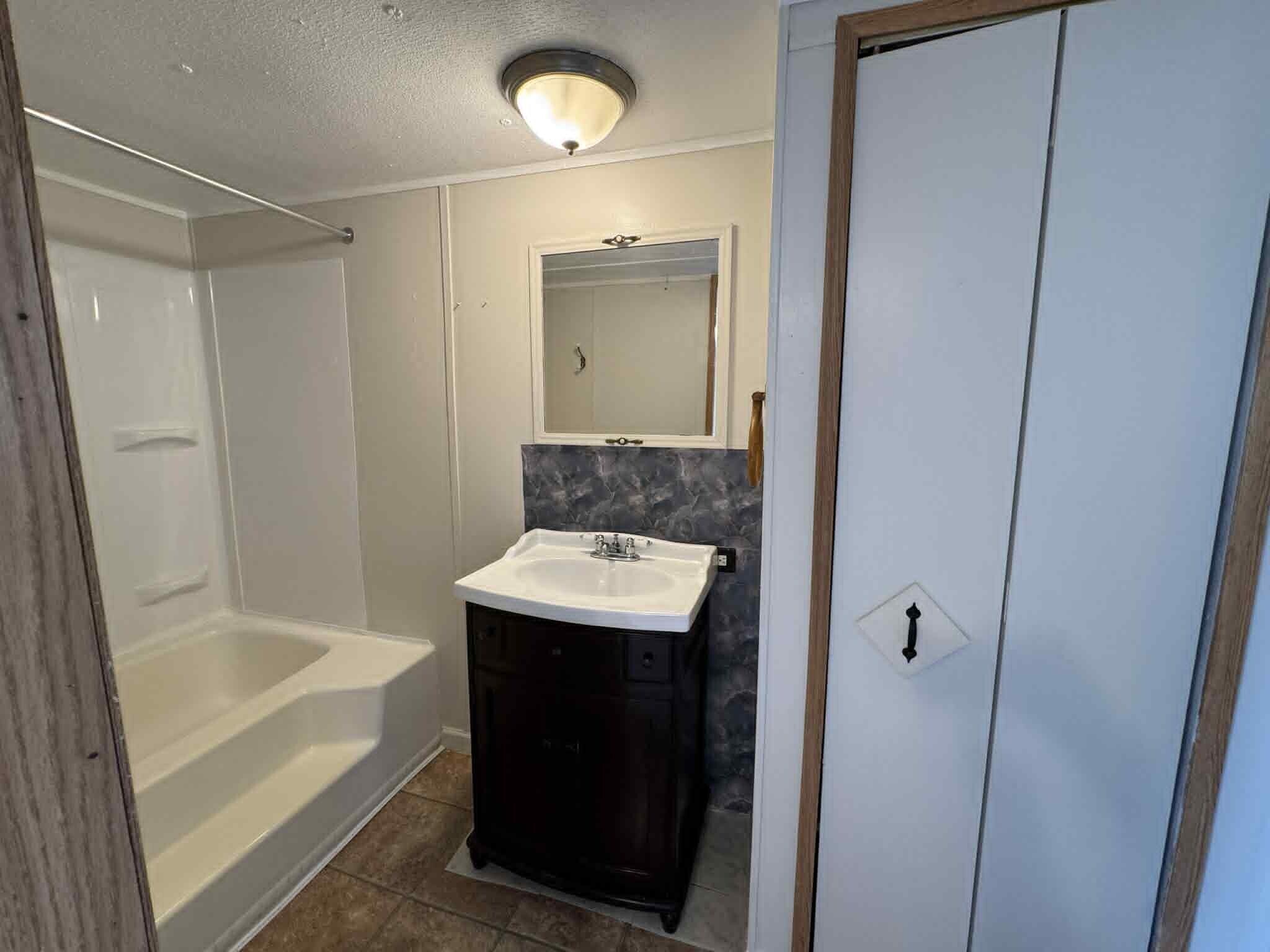 Building Photo - 48592 Leafdale Ct