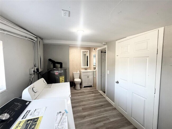 Building Photo - 3913 S Shade Ave