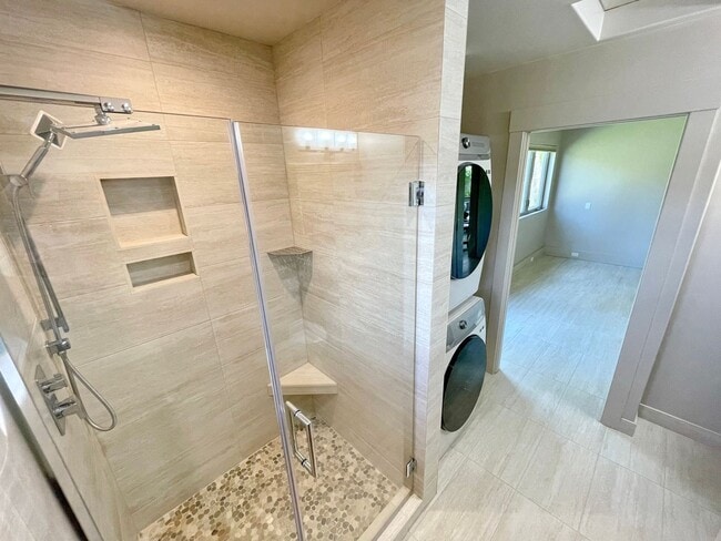 Building Photo - Experience Island Living in a Renovated 2-...