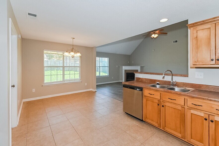 Building Photo - 4428 Liverpool Ln