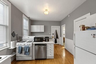 Building Photo - 2 bedroom in Chicago IL 60657