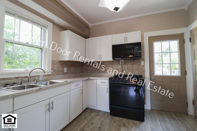 Building Photo - Now available 3 bedroom home