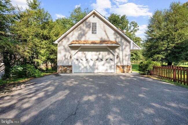 Building Photo - 587 A St