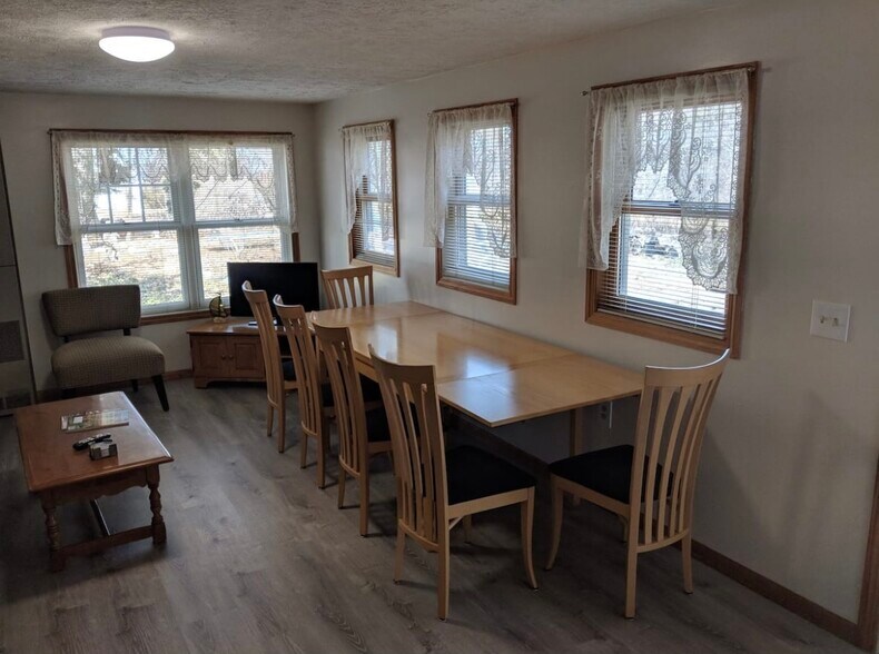 Living room - 855 E Front St