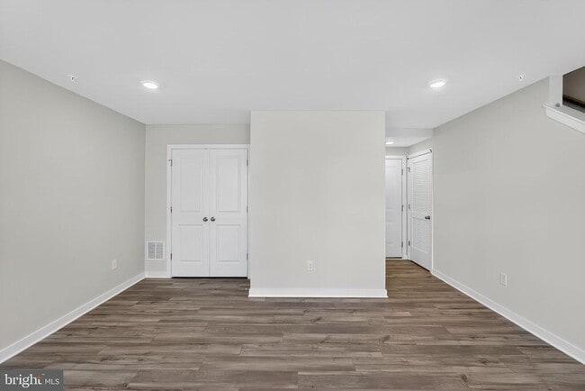 Building Photo - 5 Moran Pl
