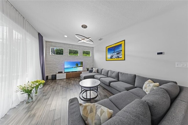 Building Photo - 7770 Glynde Hill Dr