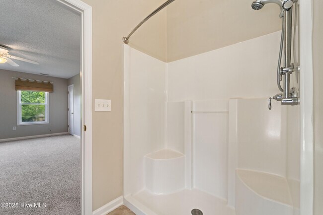 Building Photo - 119 Velma Ln