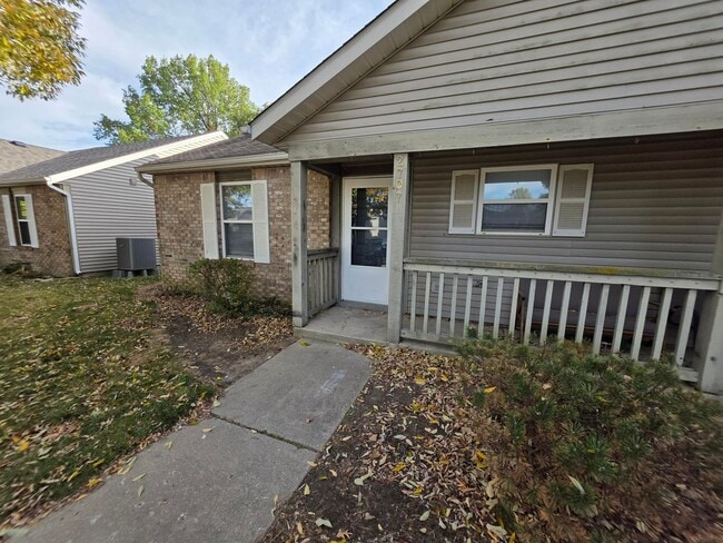 Building Photo - 2705/2707 Plaza Ln