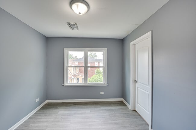 Building Photo - 208 Mound St