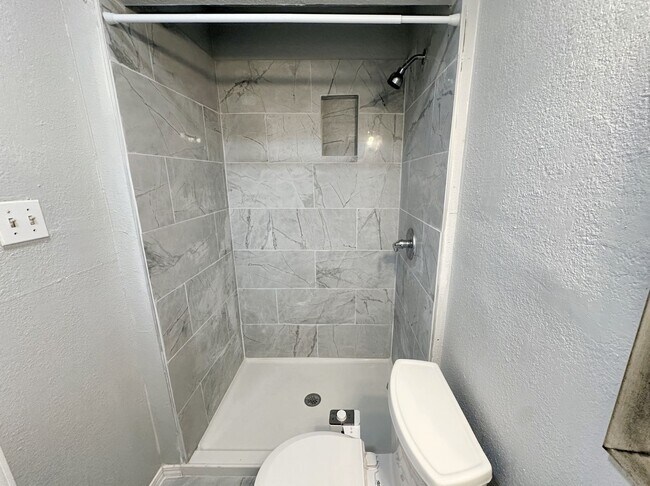 Building Photo - 2409 Stonegate St